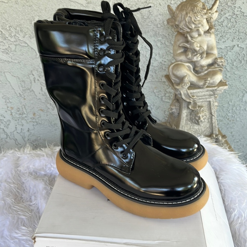 Dream Paris boots size  9 New